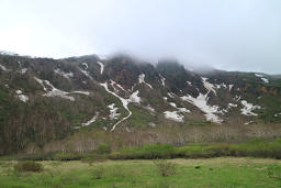 まだ雪渓が多く残る