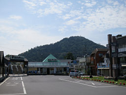 相模湖駅前からの嵐山