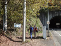 道坂トンネルの登山口