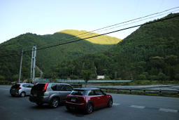 奈良田湖前の駐車場