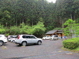 犬ヶ岳登山口駐車場
