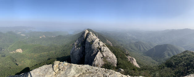 山頂岩からの絶景