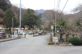 広沢寺付近の駐車場(左手)